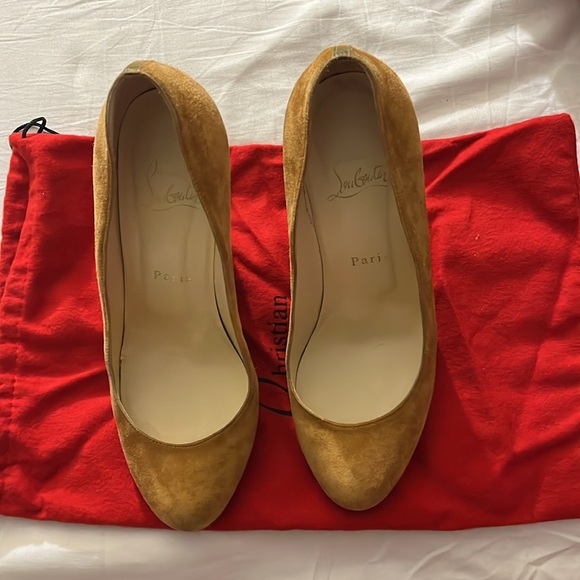 Authentic Christian Louboutin, beige wedge shoe - Picture 4 of 6
